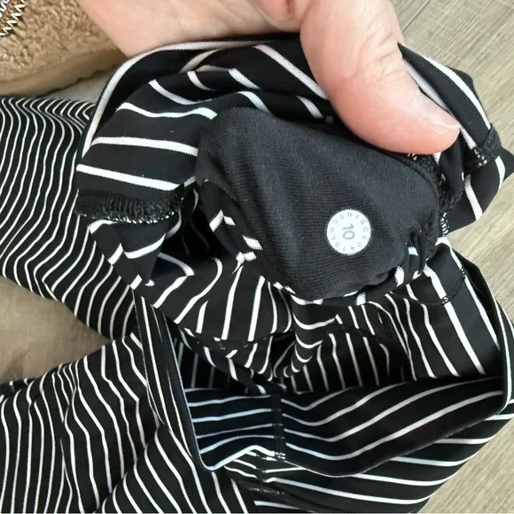 lululemon athletica Black and White Striped  Wunder Under Leggings - Picture 5 of 5